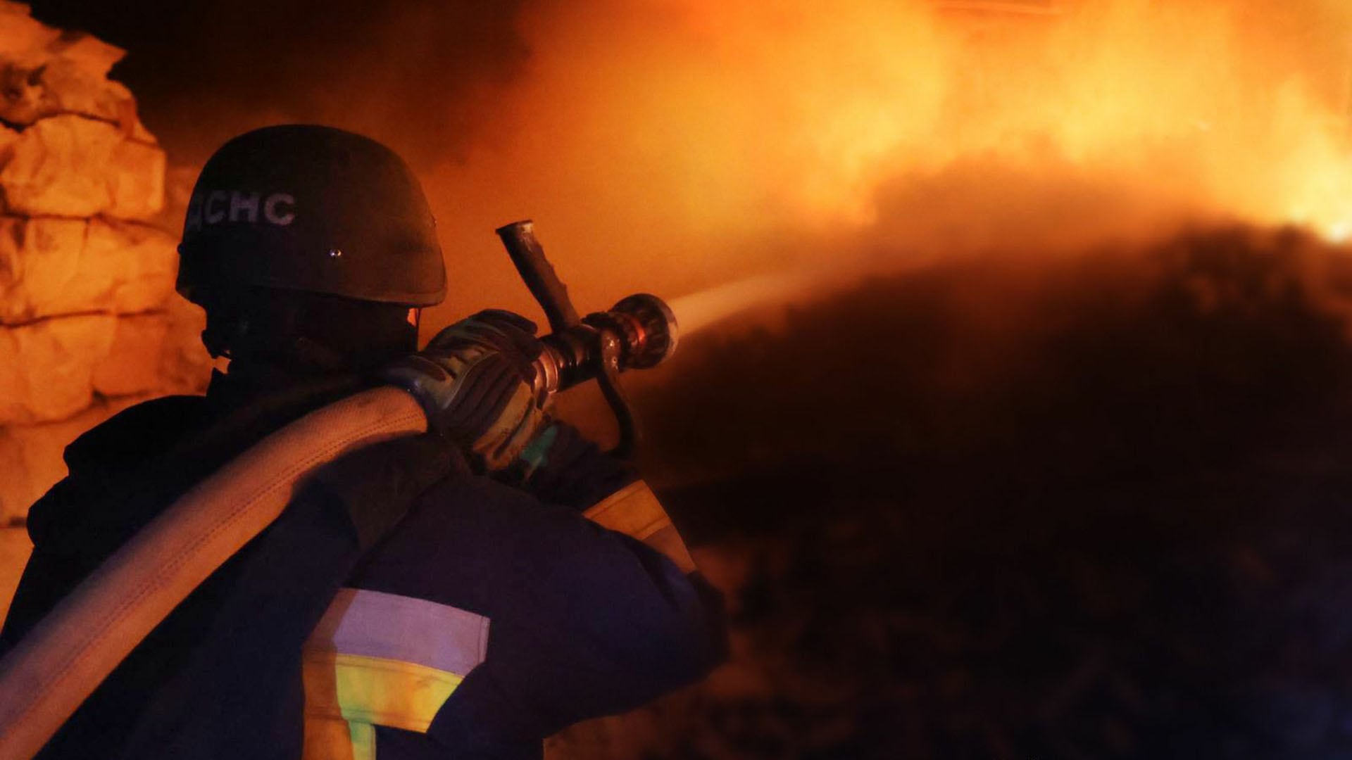 A horas de una reunión clave para avanzar hacia un cese del fuego, Putin lanzó 400 drones contra Ucrania: al menos tres muertos