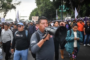 Aunque retiró el plantón en el Centro Histórico, la CNTE advierte que continuará con acciones de protesta hasta lograr avances en sus demandas.
FOTO: MARIO JASSO/CUARTOSCURO.COM
CNTE, marcha, protesta, Tlalpan, maestros, magisterio,