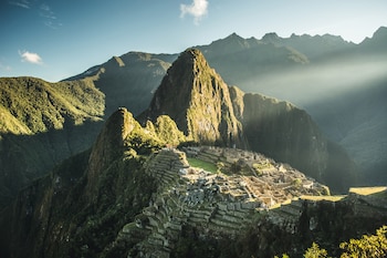 El cuarto país más bello del mundo es el hogar de las increíbles ruinas incas. Pero no es solo el santuario de fama mundial el que le da al país sudamericano los derechos de ocupar este puesto. Perú también cuenta con el Monte Huascarán, en la cordillera tropical más alta del mundo, y el Parque Nacional Río Abiseo, que alberga otros 36 sitios arqueológicos