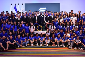 Entrega de pabellón a atletas salvadoreños que participarán en Juegos Centroamericanos y del Caribe 2026