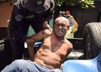 La policía lo arrestó en