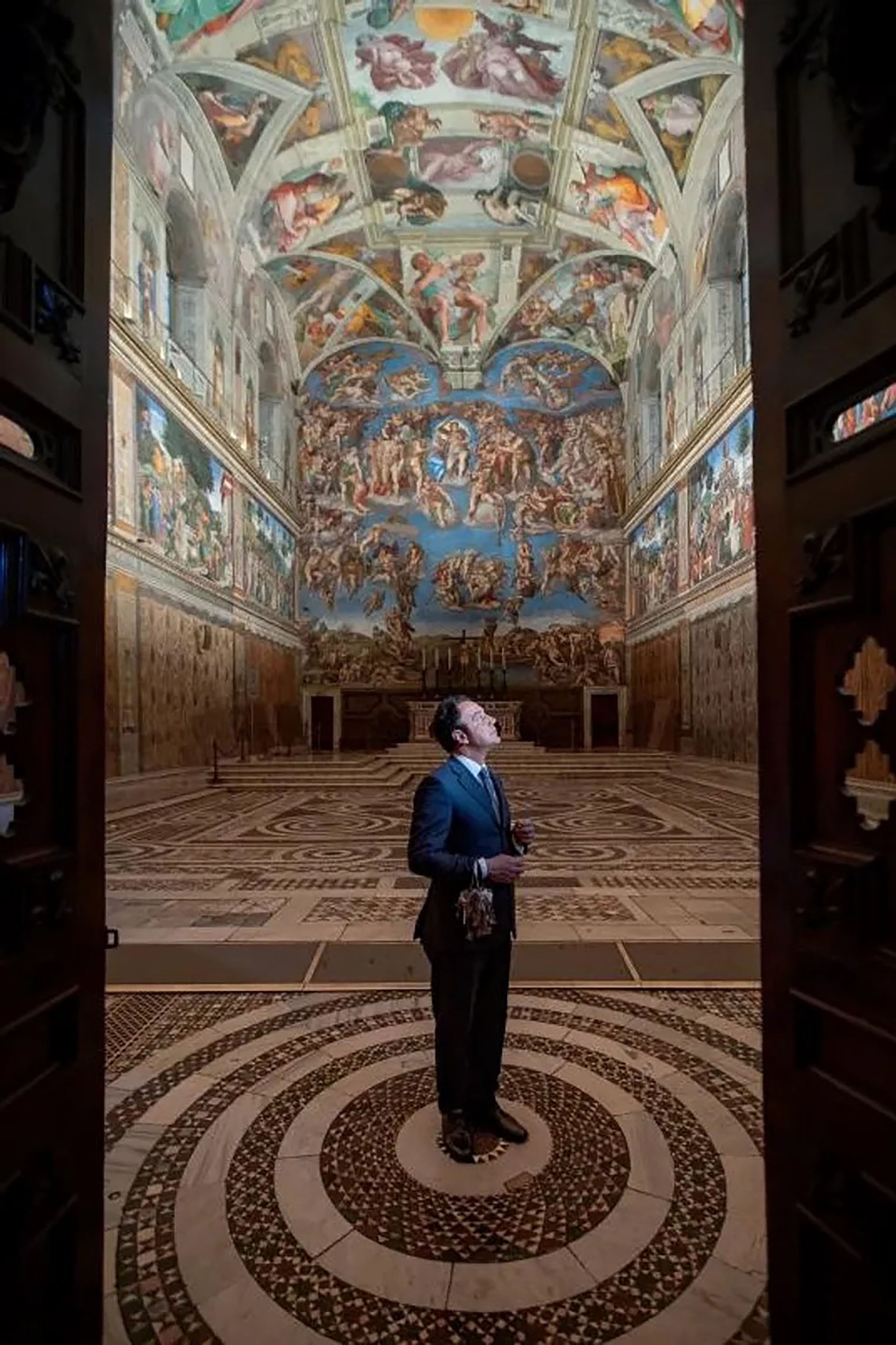 Gianni Crea abandonó la abogacía para dedicarse a su vocación en la Basílica de San Pedro y los Museos Vaticanos (Musei Vaticani)