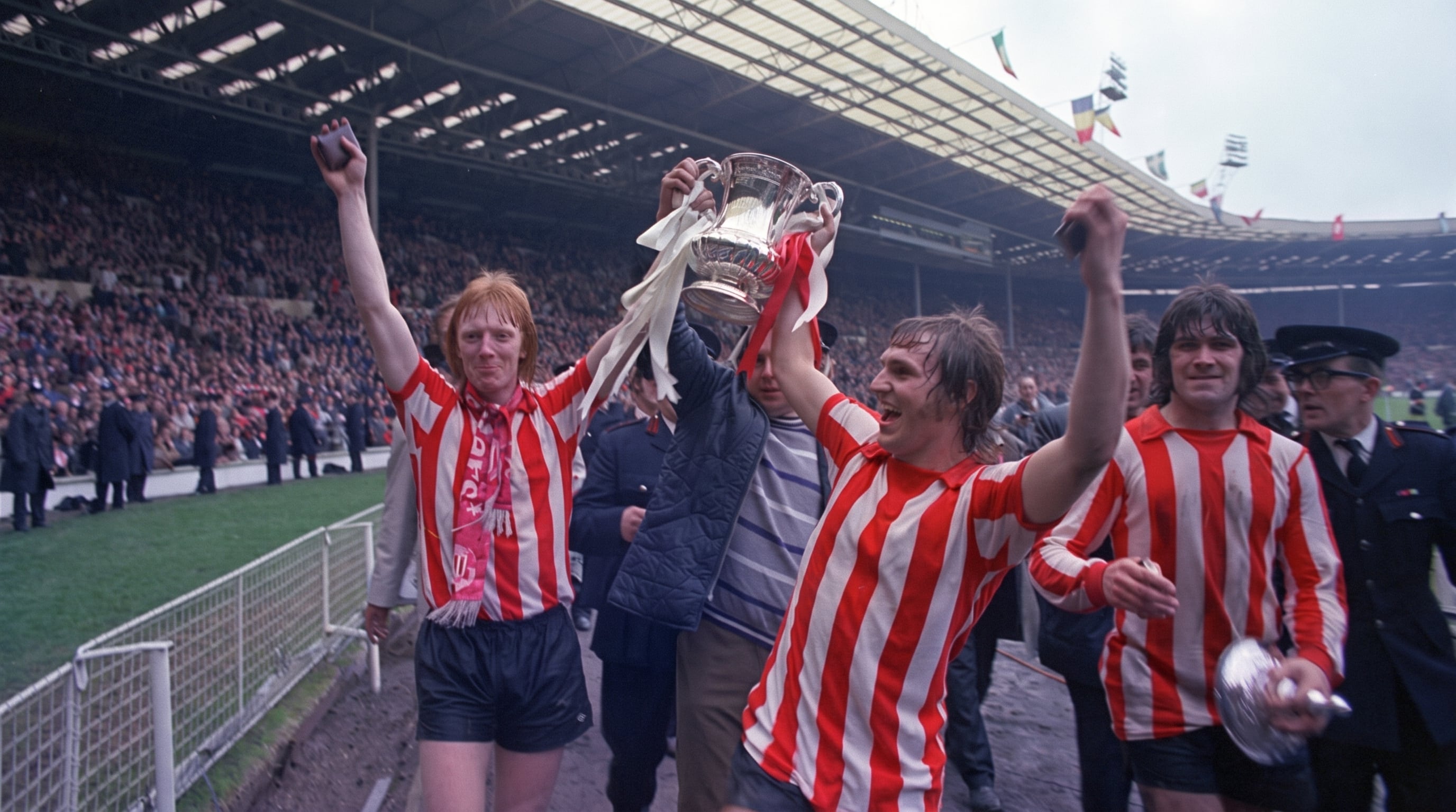 La clasificación a la Recopa 1973-74 permitió al Sunderland eliminar al Vasas y al Sporting de Lisboa (AP)