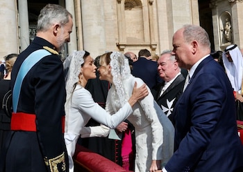 Los reyes de España y los príncipe de Mónaco en la misa de inicio del pontificado de León XIV. (Casa Real)