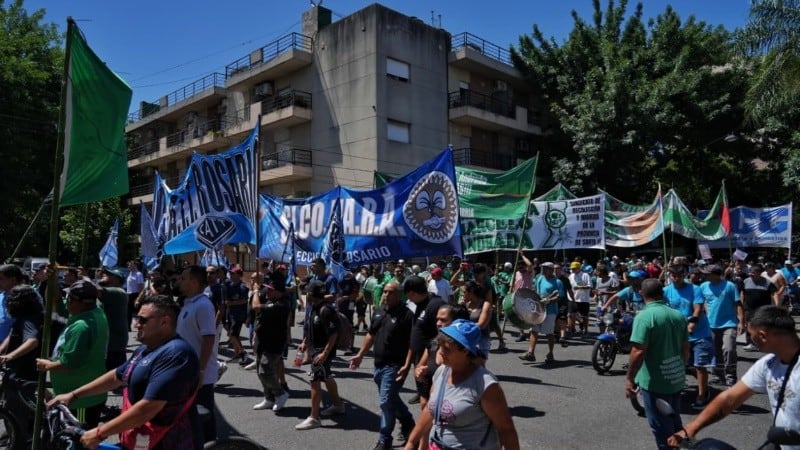 Dirigentes nacionales y regionales de la CGT y las dos CTA, junto a otros actores gremiales, encabezaron conferencias de prensa y actos públicos, advirtiendo sobre los riesgos que implica la reforma para el movimiento obrero (Rosario3)