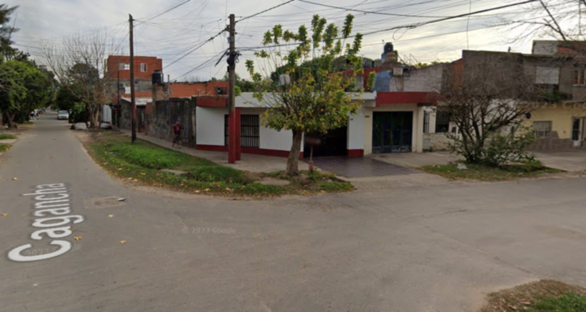 Mataron a un joven y una mujer resultó herida en medio de un ataque a tiros en plena calle en Rosario