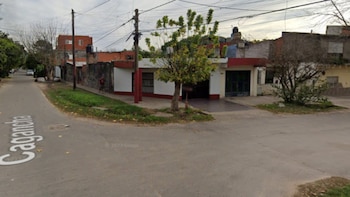 Mataron a un joven y una mujer resultó herida en medio de un ataque a tiros en plena calle en Rosario