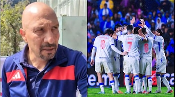 Collage con un hombre calvo con barba a la izquierda y varios futbolistas con uniforme blanco reunidos de espaldas a la derecha.