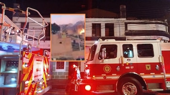 Una persona lesionada en medio de un incendio en Ciudad Bolívar, en el sur de Bogotá: la vivienda quedó destruida
