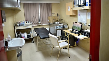 El buque también cuenta con servicios médicos a bordo
