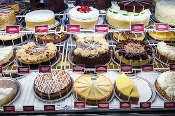 El menú de The Cheesecake Factory amplía su oferta a más de 250 platos con la incorporación de la línea bites and bowls en 2025 (Vox)