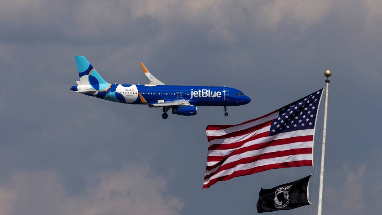 Spirit Airlines dejó espacio en el segmento económico, mientras Frontier, Southwest y JetBlue captan mayor demanda de vuelos baratos (REUTERS)
(Reuters)