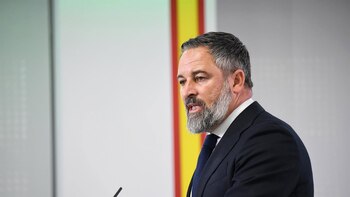 Abascal acusa a Sánchez de