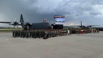 Regresa a México la brigada del Ejército Mexicano tras recuperar más de 90 cuerpos y 2 personas con vida en Venezuela