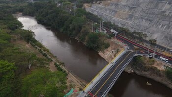 Vía entre Bogotá y Girardot