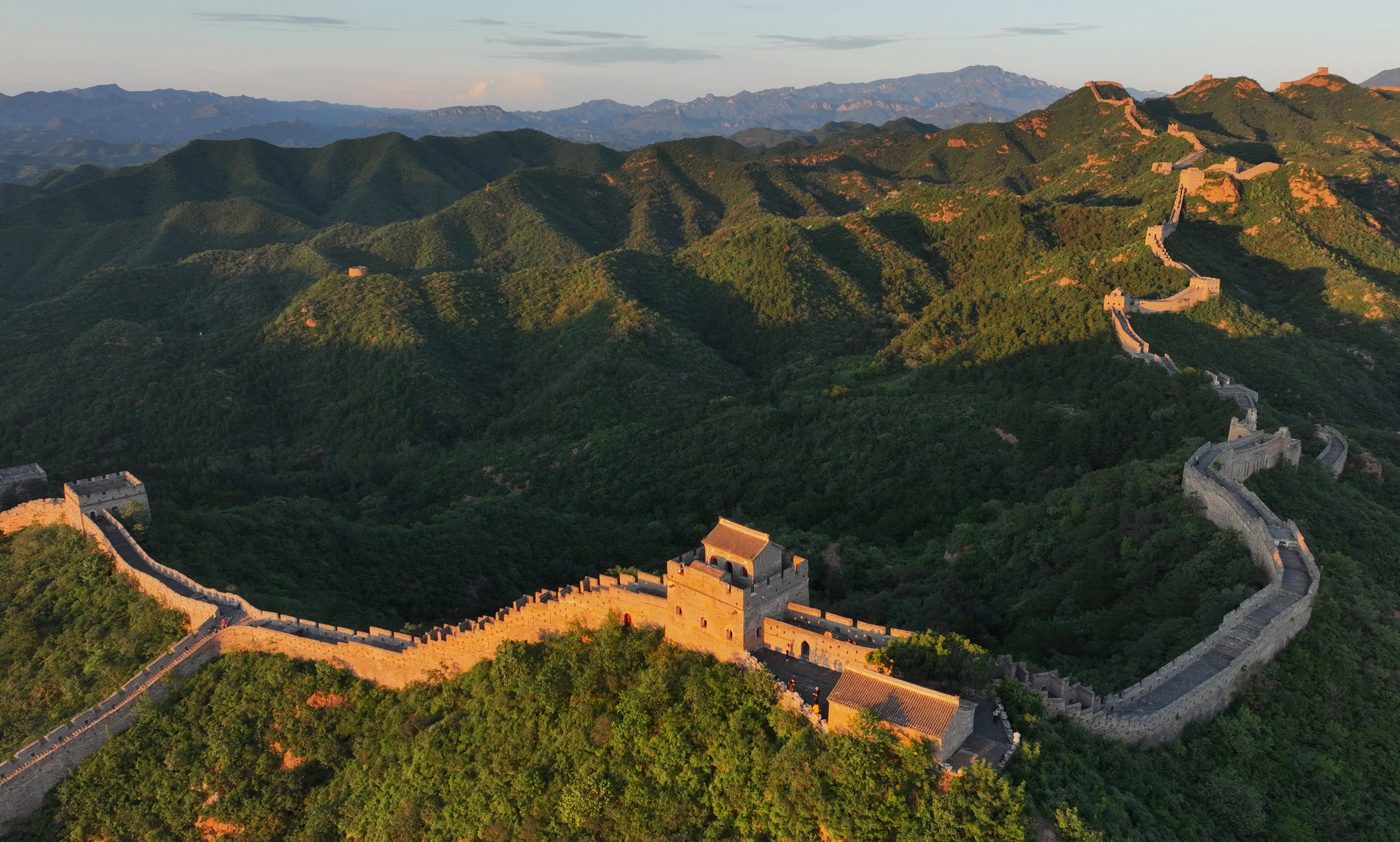 Vista aérea de una sección de la Gran Muralla china en el condado de Luanping, en la provincia de Hebei, en el norte de China (Europa Press/Contacto/Yang Shiyao)