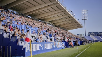 El Rayo Vallecano compensará a los abonados perjudicados por los tres partidos en Butarque