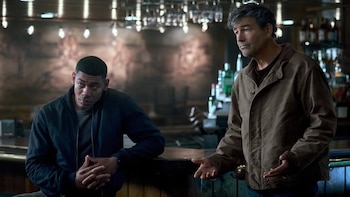 Kyle Chandler y Aaron Pierre en 'Lanterns', la nueva serie del universo DC para HBO