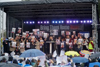 Familiares de israelíes retenidos por