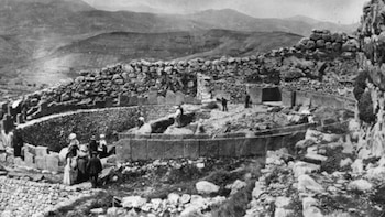 Las excavaciones posteriores confirmaron que Hisarlık tuvo 11 capas de ocupación y que la Troya homérica corresponde probablemente al estrato VIIa.