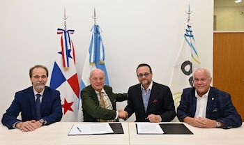 Julio Moltó, ministro de Comercio e Industrias de Panamá, concretó en Buenos Aires una alianza con la empresa argentina Cabrales S.A. para la importación y comercialización de café panameño en ese mercado. Cortesía MICI