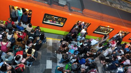 Metro y Metrobús CDMX hoy 20 de mayo: reportan retraso en la Línea 8 del STC por retiro de tren