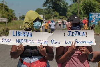 Representantes garífunas alertaron sobre desalojos y desplazamiento que ponen en riesgo la posesión de territorios ancestrales. (Cortesía: Contracorriente)