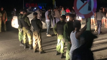 Vecinos protestaron en La Habana por apagones y falta de servicios básicos en medio de fuerte presencia policial