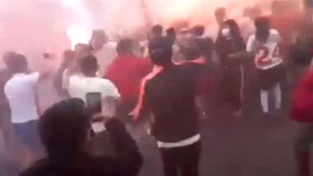 Escándalo en Perú: el gobierno suspendió el regreso del fútbol el mismo día de su vuelta por un banderazo que terminó con incidentes