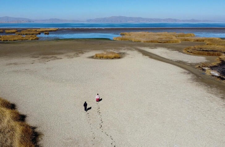 FOTO DE ARCHIVO. El pronóstico de la comisión añade que la cuenca del Titicaca tendría aportes hídricos bajo sus valores habituales y que la variabilidad podría derivar en sequías en algunos sectores del territorio. REUTERS/Claudia Morales/Archivo