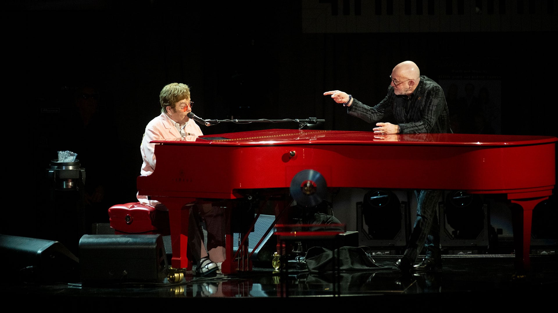 La gira Farewell to Mexico reúne cerca de 23 canciones de la carrera del pianista, entre ellas Rocket Man, Tiny Dancer y Candle in the Wind, en un show que no forma parte de su gira mundial de despedida. (AP Photo/Kevin Wolf)