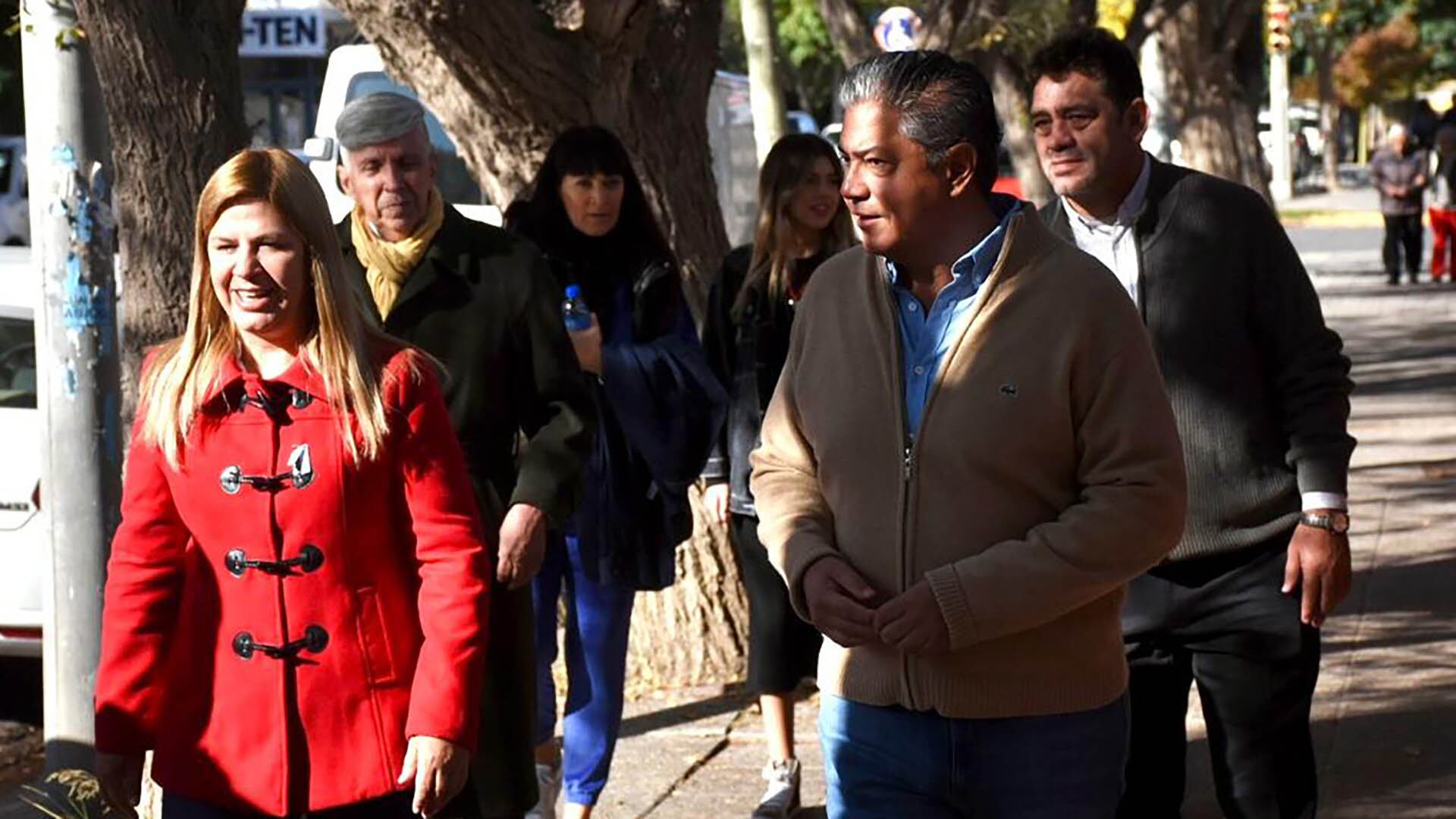 Ruiz junto al gobernador neuquino, Rolando Figueroa: crisis en puerta