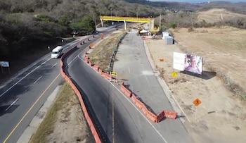 La reconstrucción incluyó excavación profunda, estabilización de taludes y un muro en tierra armada para resistir el tránsito pesado y las condiciones ambientales - crédito Invias