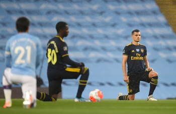 Granit Xhaka se retiró lesionado