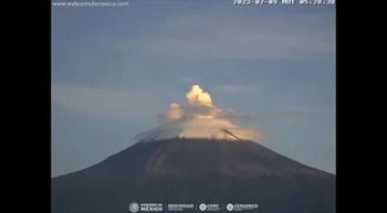 Nubes lenticulares en el volcán