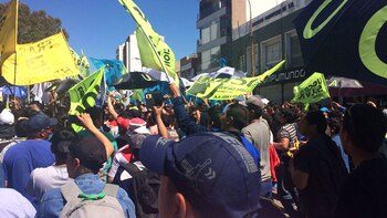 La UOCRA y movimientos sociales marcharon a la Secretaría de Trabajo y al Ministerio de Trabajo