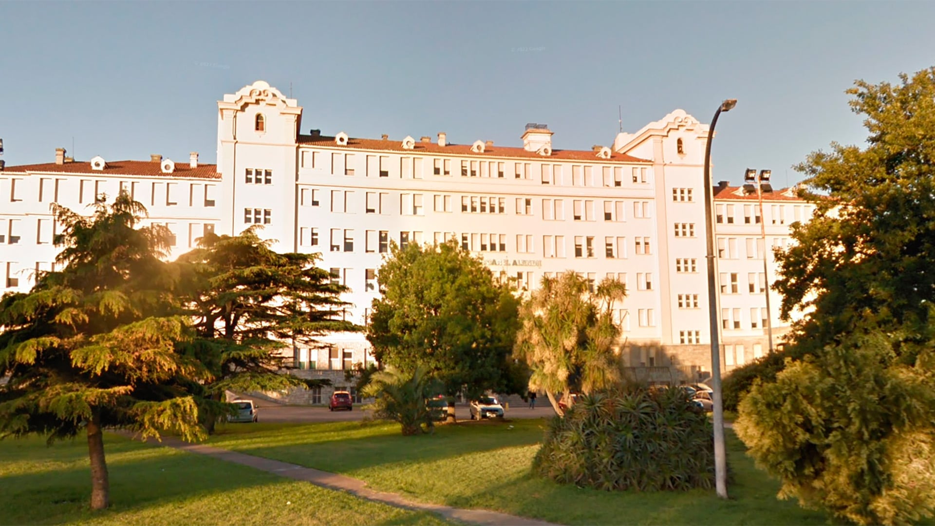 El delincuente apuñalado quedó detenido e internado en el Hospital Interzonal de Agudos (google maps)