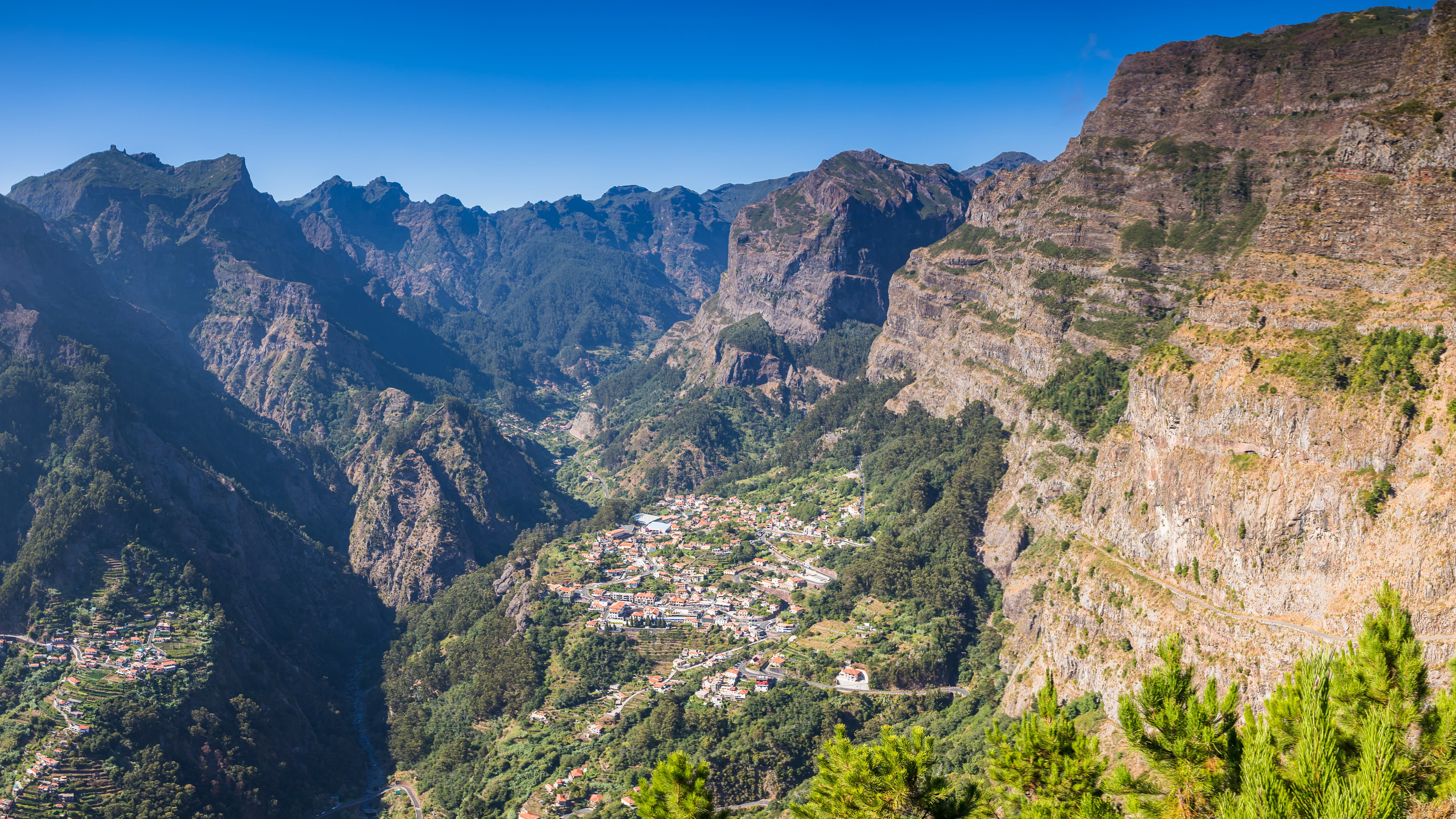 Mirador de Eira do Serrado, en Madeira. / Adobe Stock