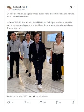 Gustavo Petro en México tras entregar el poder