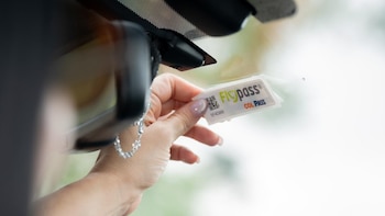 Paso por los peajes seguirá teniendo un cobro extra de $220: insisten a la SIC que actúe en el caso Flypass; qué dice la empresa