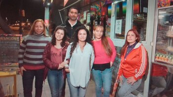 Alejandra junto a su hija