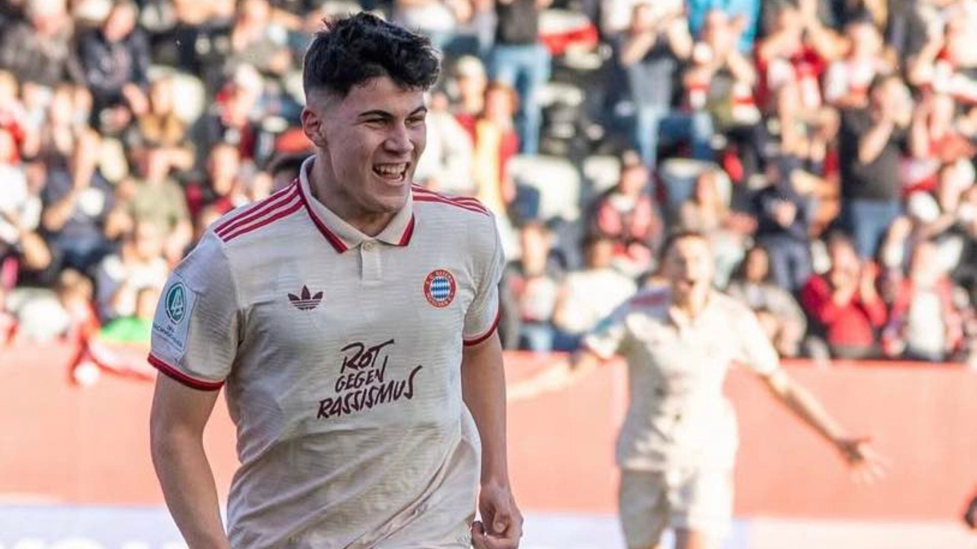 Felipe Chávez celebrando su última conquista en la UEFA Youth League. - Crédito: FC Bayern