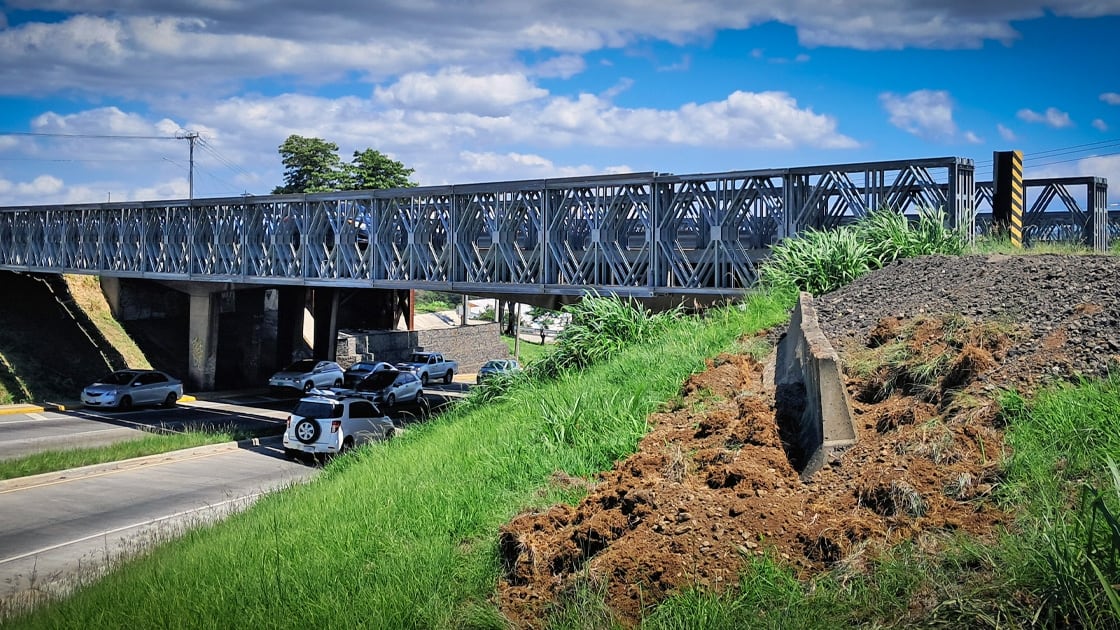 El Ministerio de Obras Públicas y Transportes iniciará mejoras en el puente modular sobre la ruta nacional 1 (Foto cortesía MOPT)