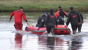 Más de 120 efectivos rastrean el río Gallegos en busca de dos hermanos que fueron arrastrados por la corriente en Santa Cruz