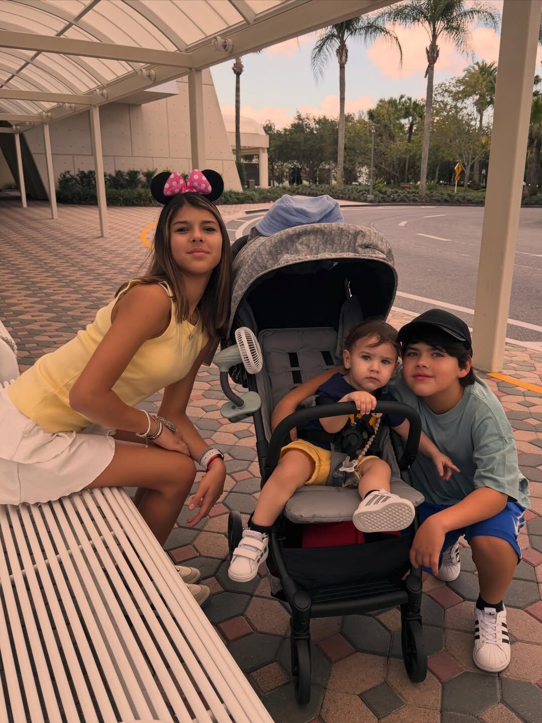 Victoria, Gio y Lautaro, los tres hijos de Galante y Paredes (Instagram)