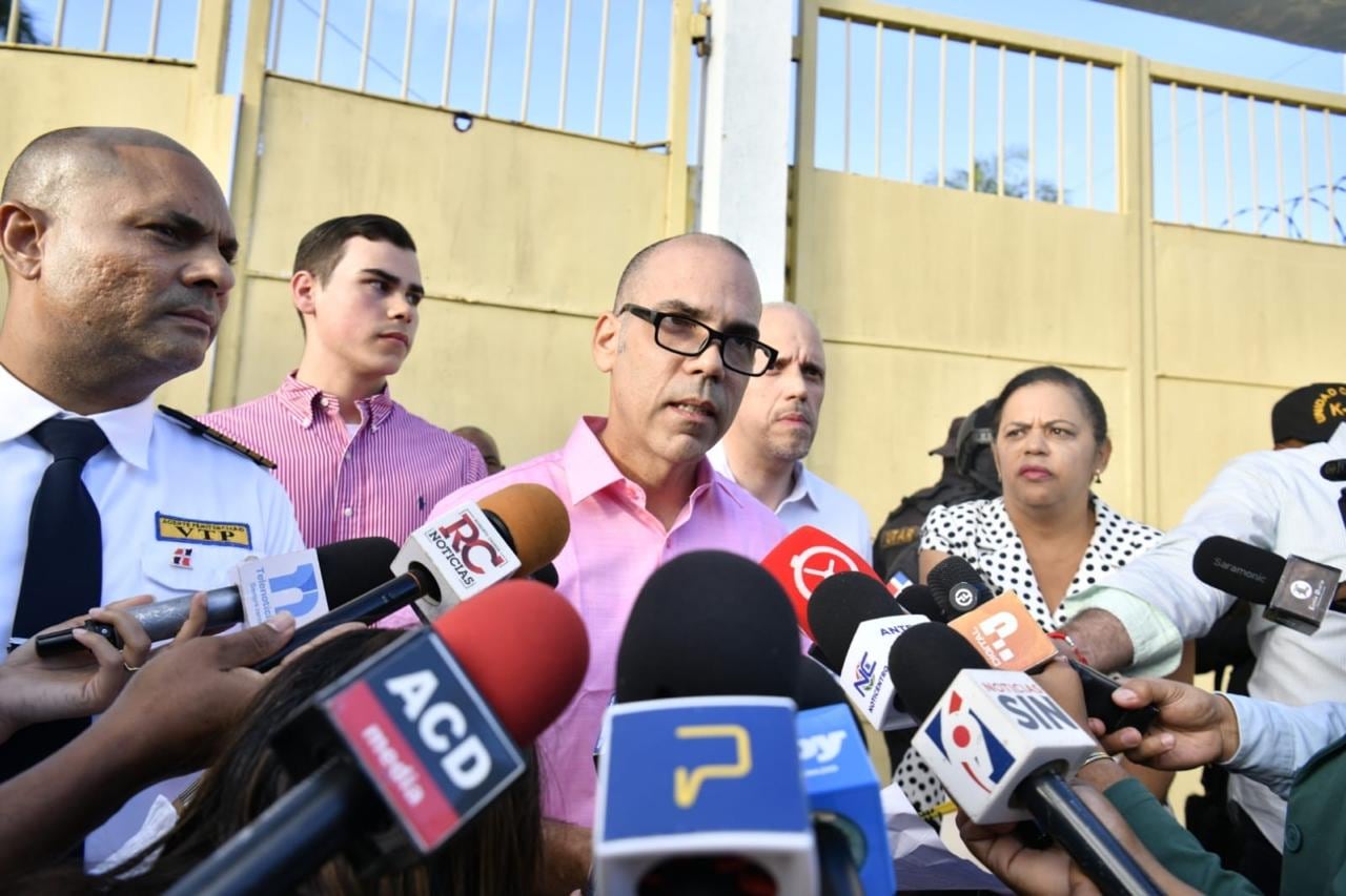 El rostro de la libertad tras 30 años: Mario José Redondo Llenas ofrece sus primeras declaraciones tras salir del CCR Najayo, donde cumplió la pena máxima (Cortesía @SIN24Horas).