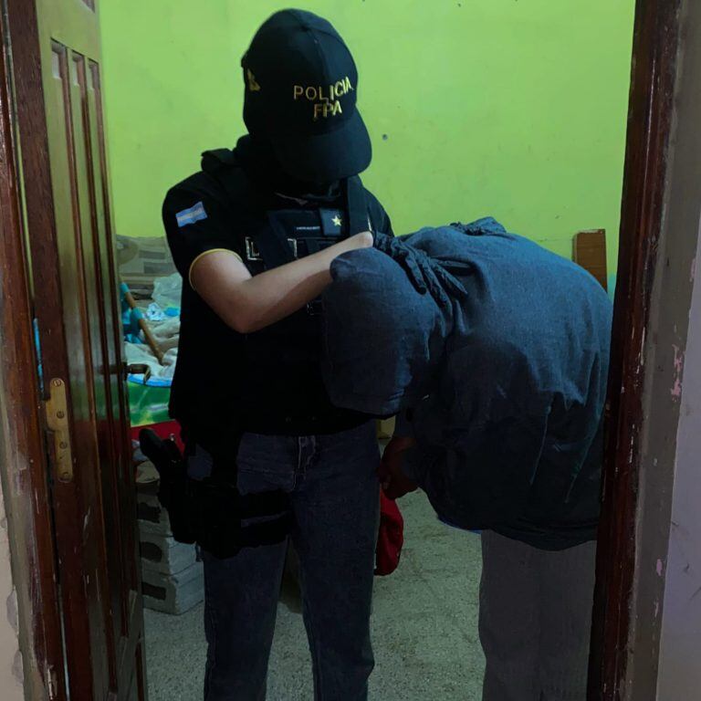 La Fuerza Policial Antinarcotráfico detuvo a tres integrantes de una familia por vender droga en Córdoba (Foto: MPF de Córdoba)