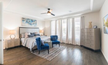 La casa tiene cinco recámaras,