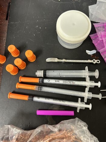 Además de la droga, los