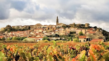 El pueblo medieval de La Rioja que es de los más bonitos de España: un Conjunto Histórico-Artístico con iglesias, palacios y rutas de senderismo